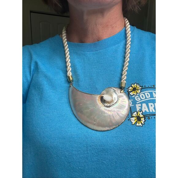 Fashion Real Shell Pendant Twisted Rope Necklace - Picture 6 of 7